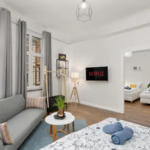 Apartment Homey - Im Viertel Mit Parkplatz, BRE